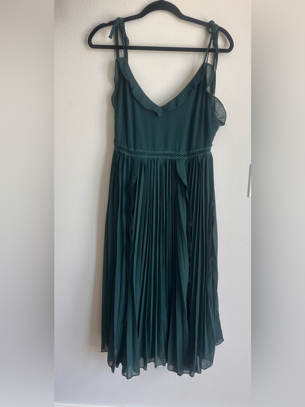 Lulu's Forest Green Tie-Shoulder Pleated Midi Dress